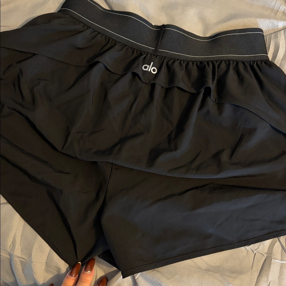 ALO SHORTS SIZE SMALL